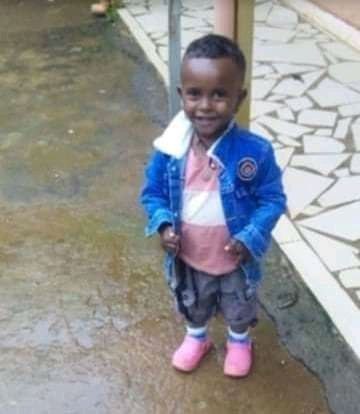 [Update Oct. 16/24] A photo has emerged of one of the victims of the recent drone strike on Feres Bet town in Dega Damot woreda (West Gojjam zone, Amhara region, Ethiopia). The pictured victim, a small child, was named Amen Eniyew.

📸<a href="/TingirtTekle/">Tingirt Gebretsadik Tekle</a> #WarOnAmhara #AllEyesOnAmhara