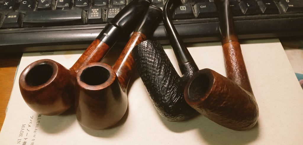 最近、pipe danばかり使っている気がします
手持ちは5本(1本はマウスピースが合わず、倉庫行きになっています)と、自分の持っているパイプの中で一番多いメーカーともなっています
また増やしたいな〜と、カタログを見て、未だ見ぬシェイプに思いを馳せる日々です