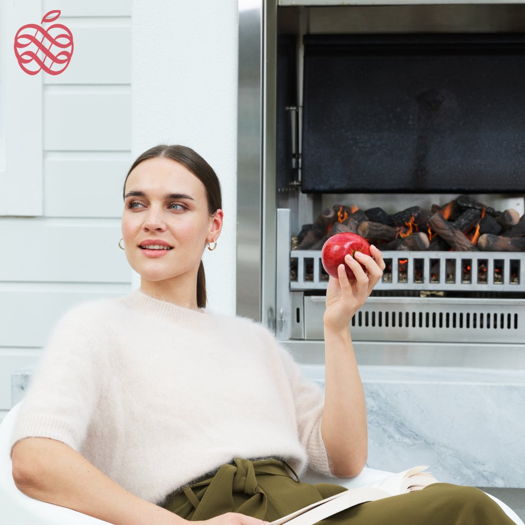 EnvyApples's tweet photo. Cozied up by the fire with a delicious treat sounds like the perfect day to us! What is the ideal autumn day for you? 🍂
#EnvyApples #EnvyApple #SliceAndShare #biteandbelieve #DiscoverEnvy https://t.co/E5MBWyRk9S
