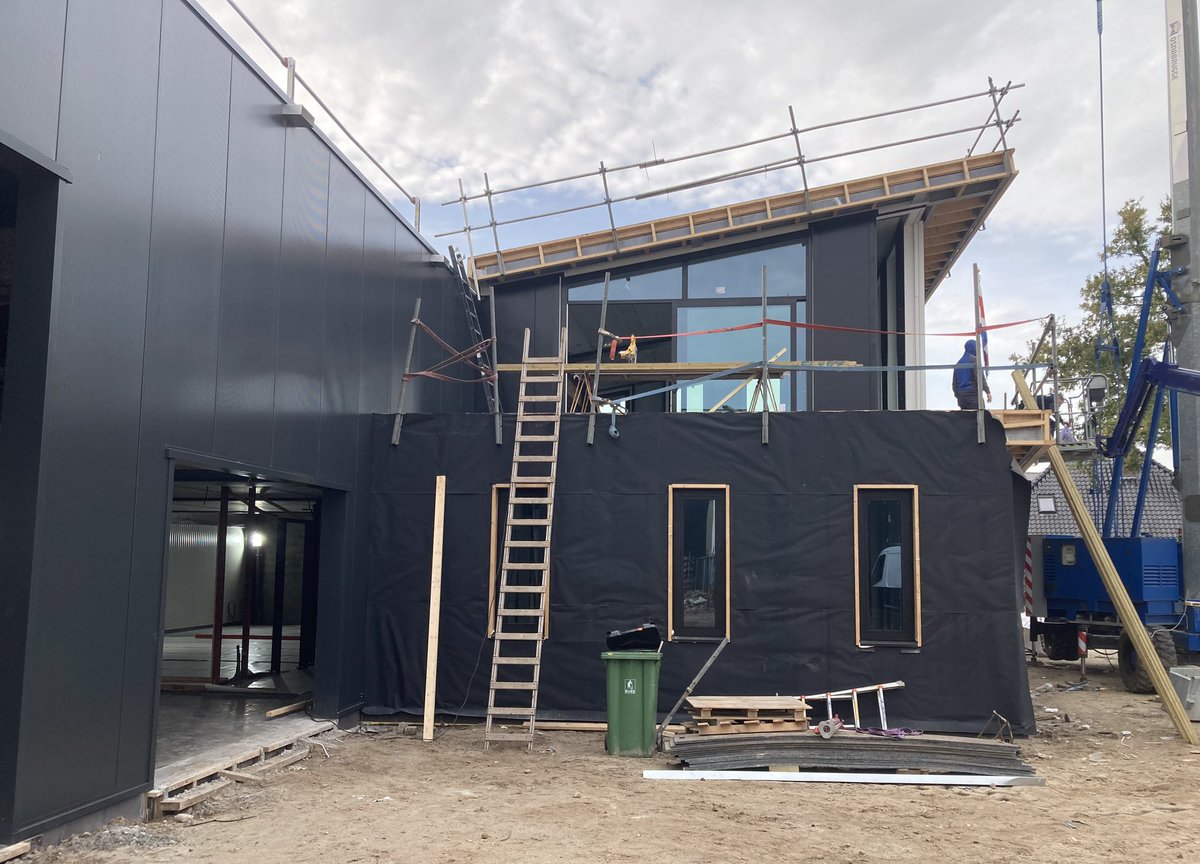 SchoorHenk's tweet image. Bezoek gebracht aan de nieuwbouw van de gemeentewerf van de @gem_Renswoude. Bouwbedrijf Bouwbedrijf Osnabrugge b.v. maakt er iets moois van en ligt mooi op schema. Verwachte oplevering eind Q1 2025 #gemeentewerf #Functioneel #renswoude #IRP