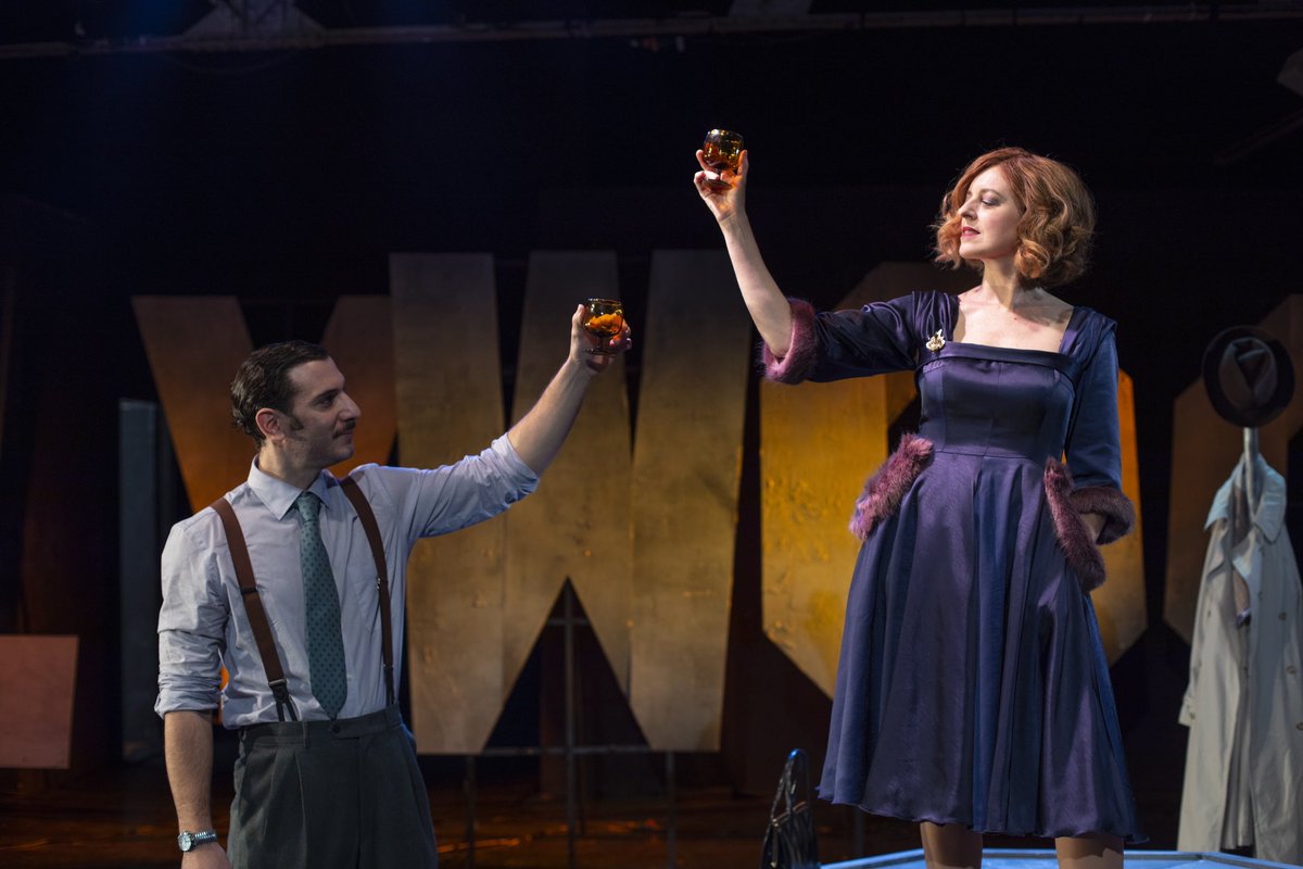 🎭 🔴 ENTRADAS AGOTADAS HOY 16/10/24 🔴 🎭 

No se recomienda esperar hasta el último día de representación.

🗓️ Solo hasta el 26 de octubre de 2024. 

Loba es un montaje que homenajea al séptimo arte y a las divas de la gran pantalla, donde la emoción, el amor por el cine