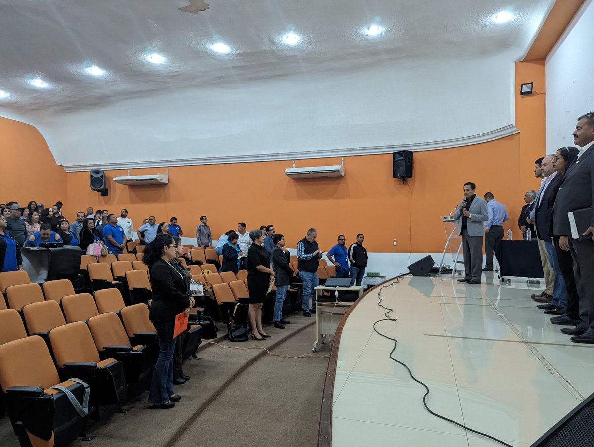 ismed_ssd's tweet photo. 🧠 Cómo cada miércoles el #ISMED a través de su equipo de expertos imparte el curso "Salud Mental en el Ámbito Escolar", en esta ocasión se brindará la capacitación al personal de la Zona Escolar #8. Por su parte el Dr. Arturo Guerrero Sosa, emitió el mensaje inaugural. https://t.co/q1q7wSwEdy