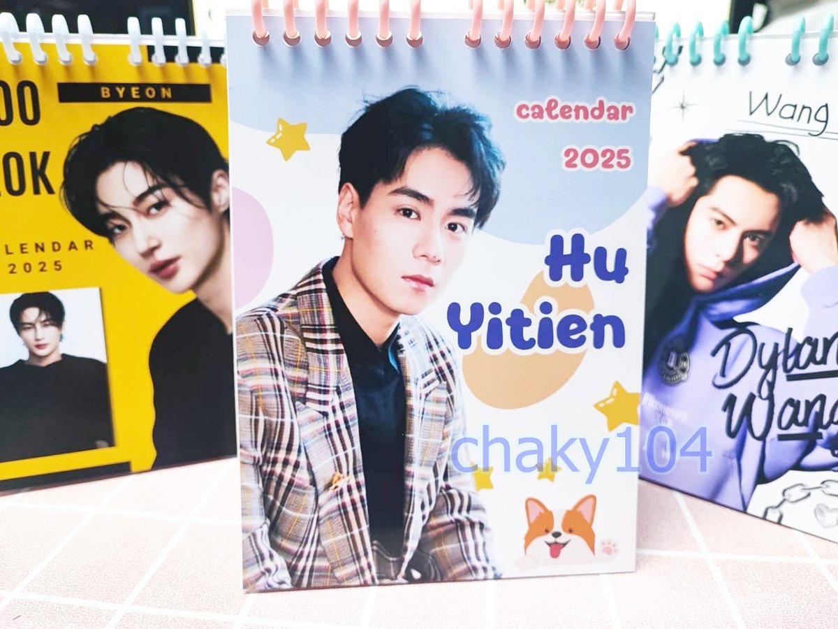 MyChakiya's tweet photo. พร้อมส่ง!  ปฏิทิน ตั้งโต๊ะ ปี 2025 / 2568  หู อี้เทียน (Hu Yitian) *มีเก็บเงินปลายทาง* ราคา ฿259 https://t.co/7qnZ4z8yqr #หูอีเทียน #huyitian #HuYiTian #อี้เทียน #ปฏิทิน #ปฏิทิน2567 #ปฏิทิน2024 #ปฏิทินตั้งโต๊ะ #สินค้าสั่งทำ #สั่งทำ #รับทำของแจก #รับทำgiveaway #รับทำของแจกหน้าคอน https://t.co/xw8vQ7pDnV