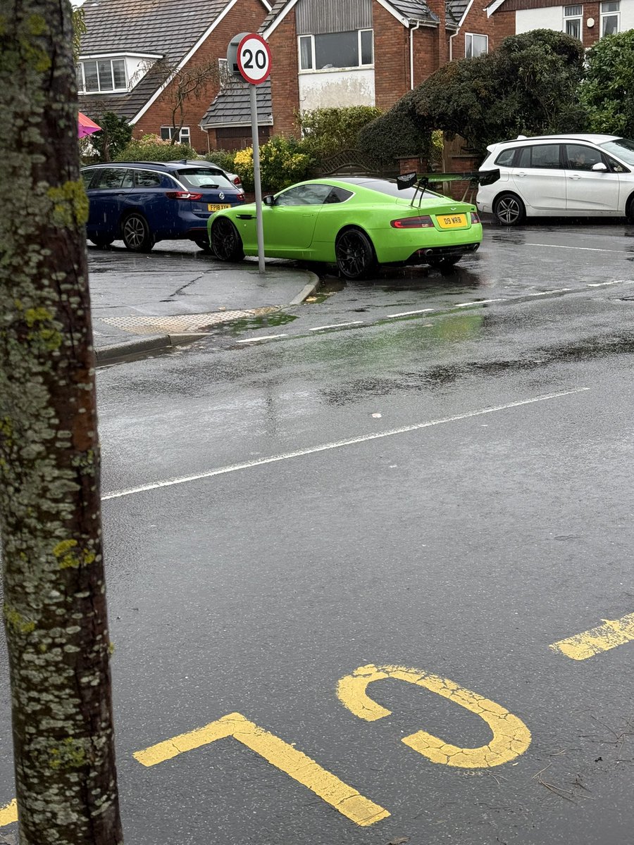 FormbyCrime's tweet photo. Saw two youngsters nearly get knocked over trying to cross the road in the pouring down rain attempting to get past this thing! How is this acceptable school parking?! I live nearby and this is a daily occurrence! @WoodlandsFormby @MerPolCC  @seftoncouncil  @SeftonLive #Formby https://t.co/WVC2pr3w5G