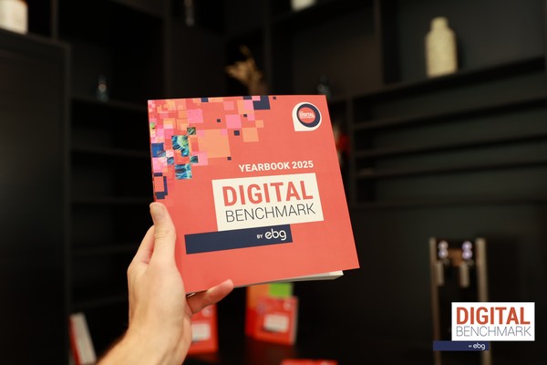 Nos participants reçoivent en avant-première et en exclusivité l'édition 2025 du Yearbook 📕😍

Un guide stratégique complet qui décrypte les grandes tendances du digital, présente des cas concrets de grandes marques et aide à choisir ses futurs partenaires.

#DigitalBenchmark