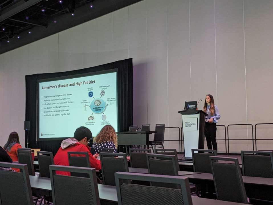 mackey_alfonso's tweet photo. Had a lovely time presenting at SfN in Chicago and catching up with friends and also presenting at PNIRS which I realized I forgot to post about from this summer in Halifax! These conferences are bittersweet as I reach the end of my PhD https://t.co/QaW5fZ6hEz