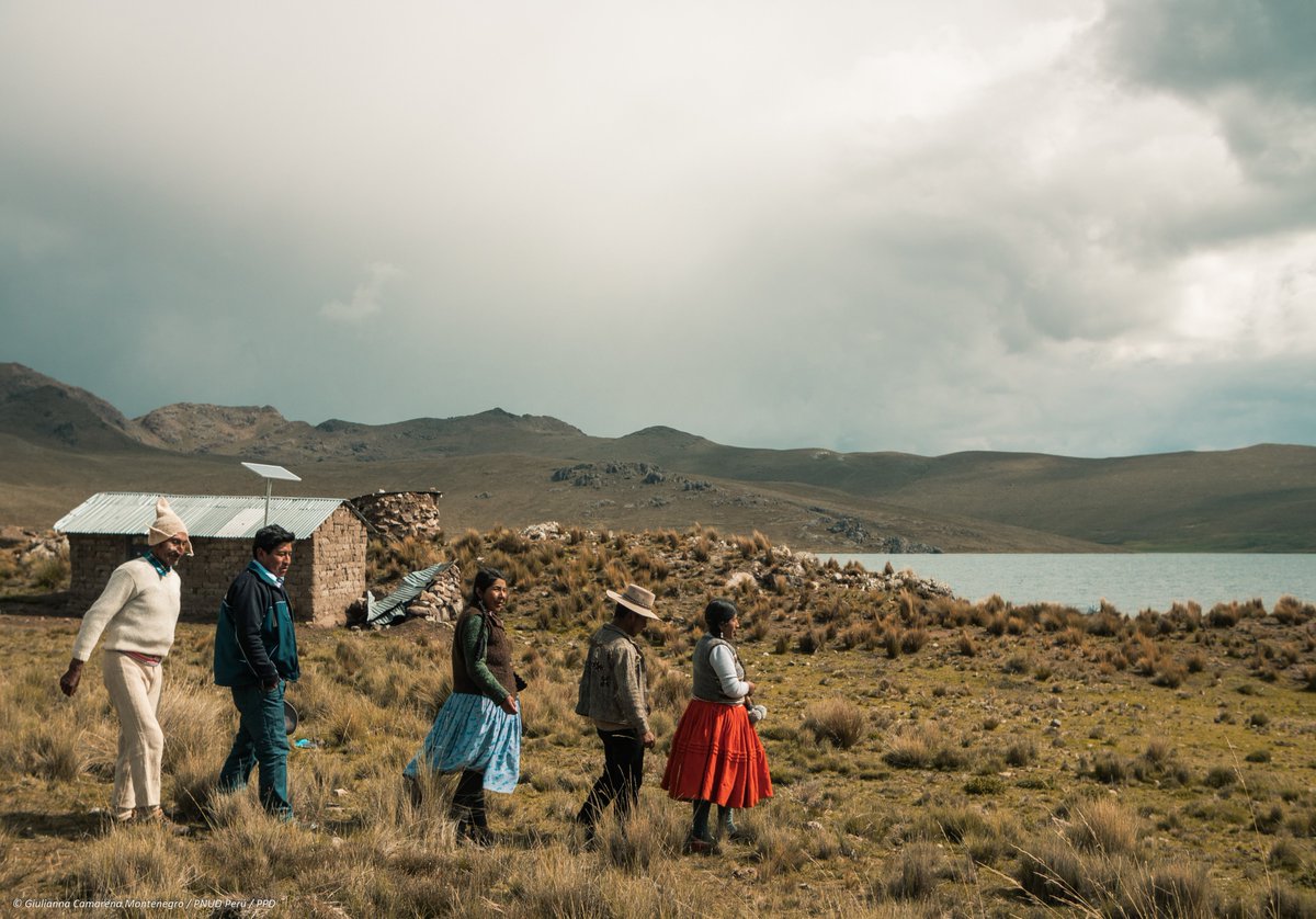 PNUDperu's tweet photo. 🌍 El cambio climático en 🇵🇪 está exacerbando la #pobreza. 29% de la población vive en condiciones de pobreza monetaria y los desastres asociados a la crisis climática están desplazando a miles.
Más en esta entrevista con @F_VillagarciaG  y @ManoloMavila👉 https://t.co/oSPBL7F3Kv https://t.co/UOyEGalcLK