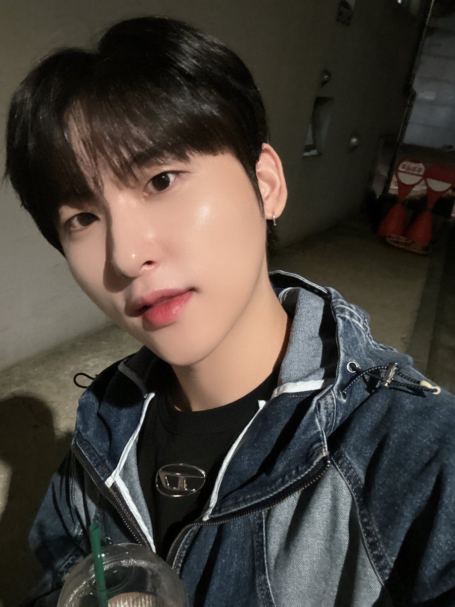 곰아디 축하해줘서 곰아워 💙🖤
#우빈 #HAPPYWOOBINDAY
#룹피버스데이_곰아디_생일축하해