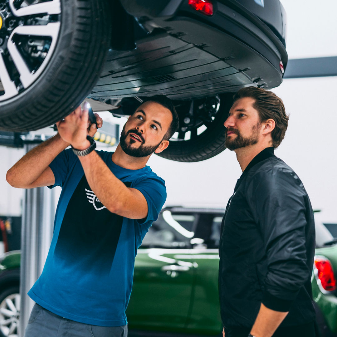 AnnapolisMINI's tweet photo. When was the last time you had an oil change? Trust us, your car remembers. Book your appointment today! 🛢️⏰ #OilChange #MINIService

https://t.co/7Eo6SRVtmw https://t.co/JlRIeSG6MC