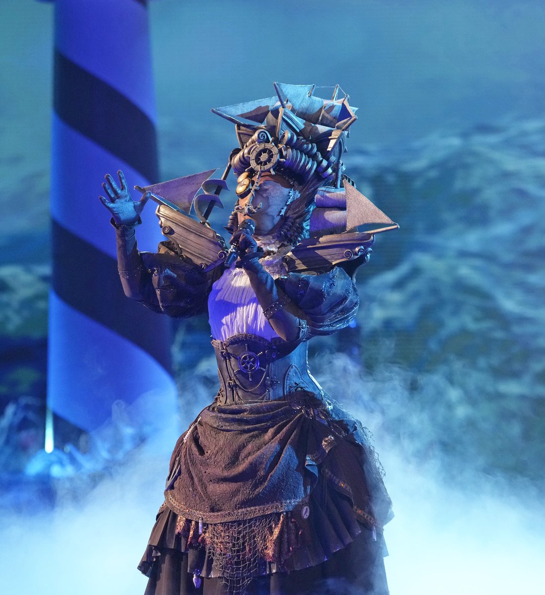paulacolemusic's tweet photo. "#TheMaskedSinger is back on tonight for a new Group Premiere.
#ShipMask here wishing the best of luck to all the new masks. And thanks again for such a fun experience. ❤️ https://t.co/MgklHp7A5V