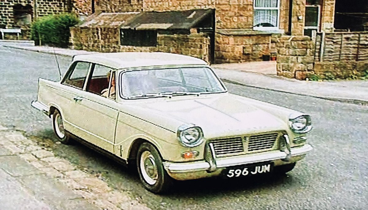 TvHeartbeat's tweet photo. …and here they are onscreen when Dr Rowan went to visit Helen and her daughter. #Heartbeat30Years #Otley #TriumphHerald #KateRowan ❤️ https://t.co/CHCQpBRWgA