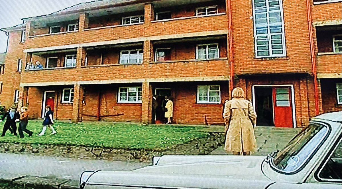 TvHeartbeat's tweet photo. …and here they are onscreen when Dr Rowan went to visit Helen and her daughter. #Heartbeat30Years #Otley #TriumphHerald #KateRowan ❤️ https://t.co/CHCQpBRWgA