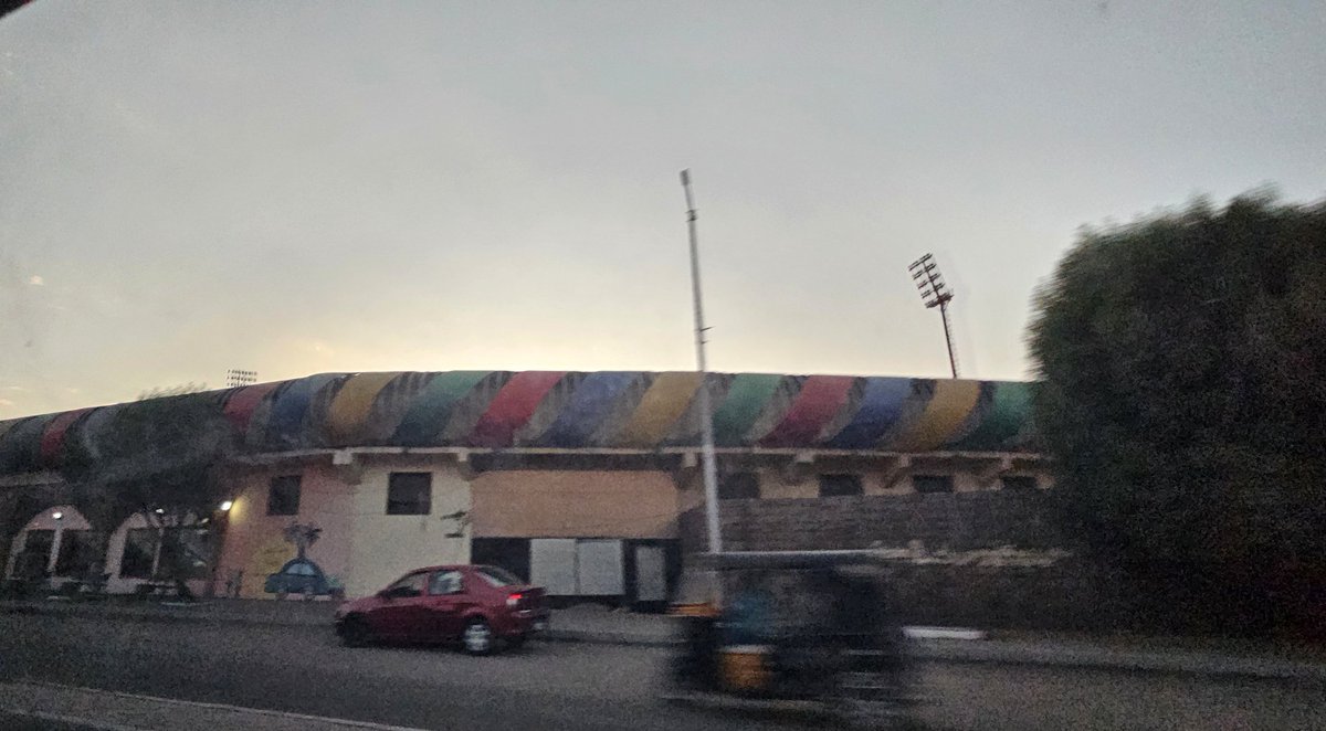 92haiku's tweet photo. Quick drive past Aswan Stadium. Excellent floodlight action.
#Groundhopping #Aswan https://t.co/XnC4g1ZPno
