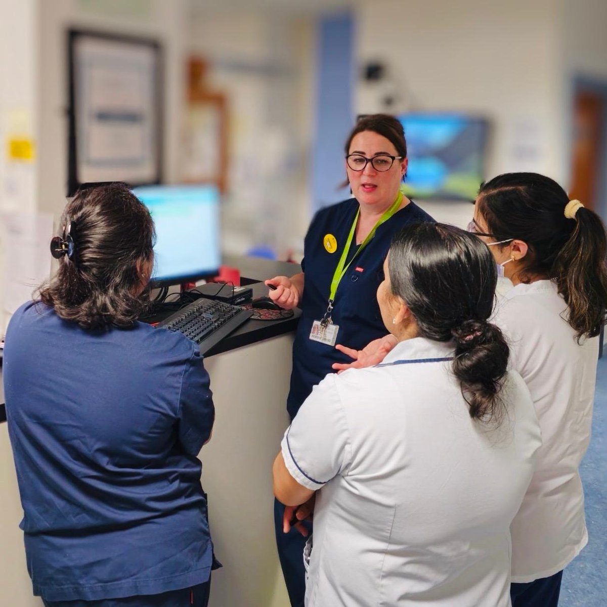 To mark International Infection Prevention Week, our team continues to support patient safety through training sessions
📸Sinead Conroy, IPC Informatics CNM2 is training staff nurses across our hospitals on our infection control system that helps improve patient safety. 
1/2