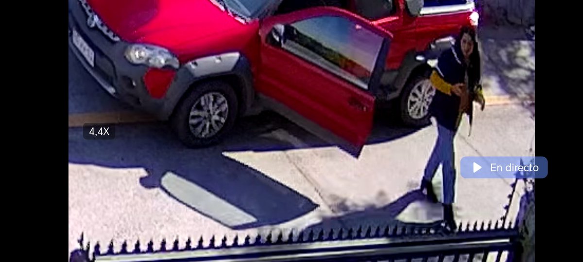 JacDrilling's tweet photo. @LC_Seguridad @Muni_LasCondes Buen dia, quisiera denunciar el bloqueo de salida de vehiculo de nuestra casa por parte de esta camioneta fiat estrada patente HDWW-11, es una conducta reiterativa. Pasaje pozo almonte #9187 https://t.co/LIFl1QkZ41
