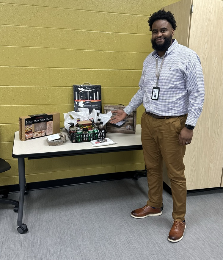 JohnLColbertMS's tweet photo. Mr. Collier,today we celebrate you as the incredible leader, mentor, and inspiration you are to all of us. Your dedication,vision,and tireless efforts make our school a better place every day. Here are just a few reasons why we appreciate you so much:
Happy Boss's Day! https://t.co/pfBSjsu3Jp