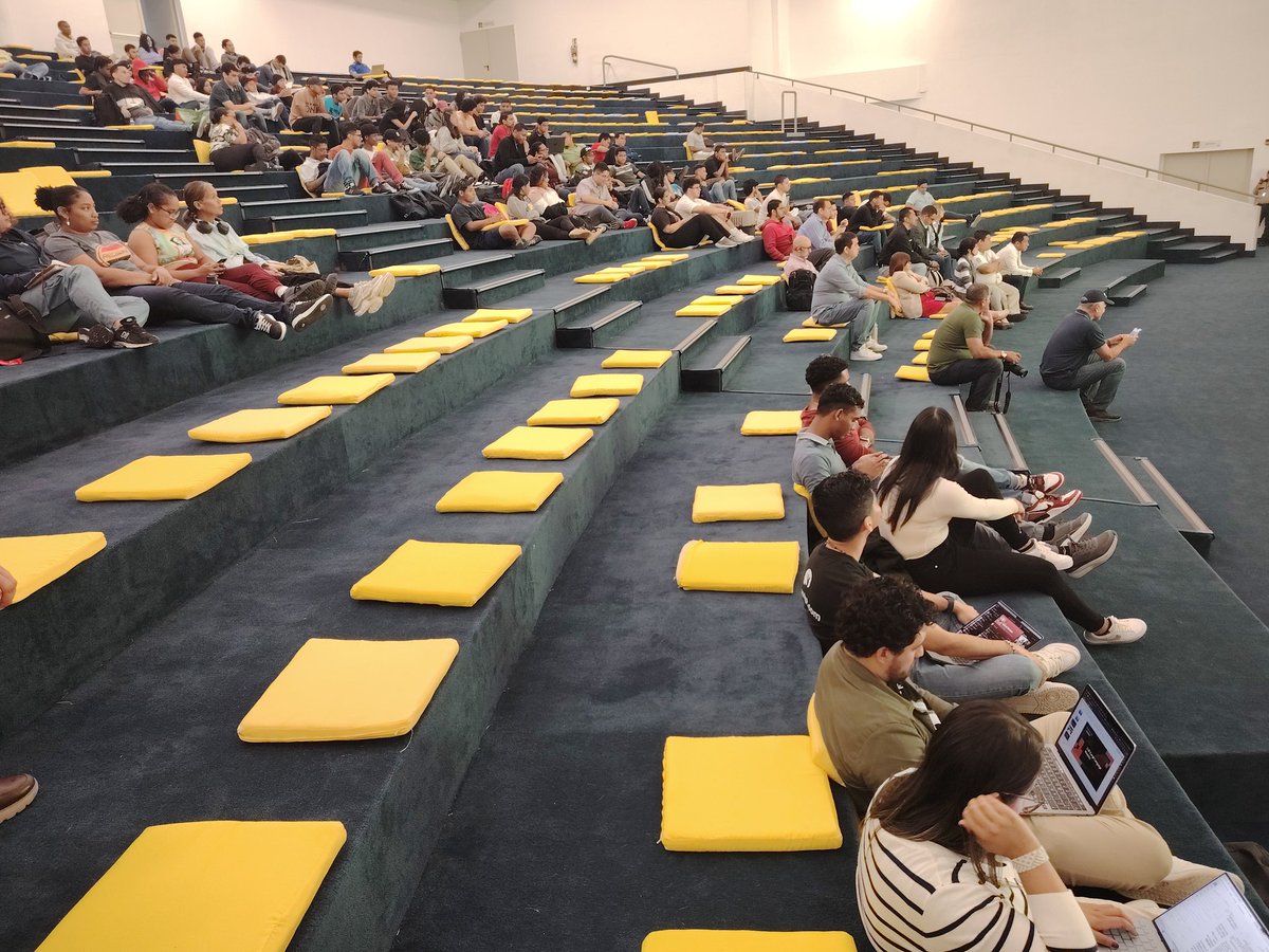 PythonPanama's tweet image. 🐍Iniciamos un Viaje Pythonico con Tatiana Delgadillo explorando el Mundo del Código Abierto y Python

#PyCon2024 #Python #PythonBolivia @ITSEpma