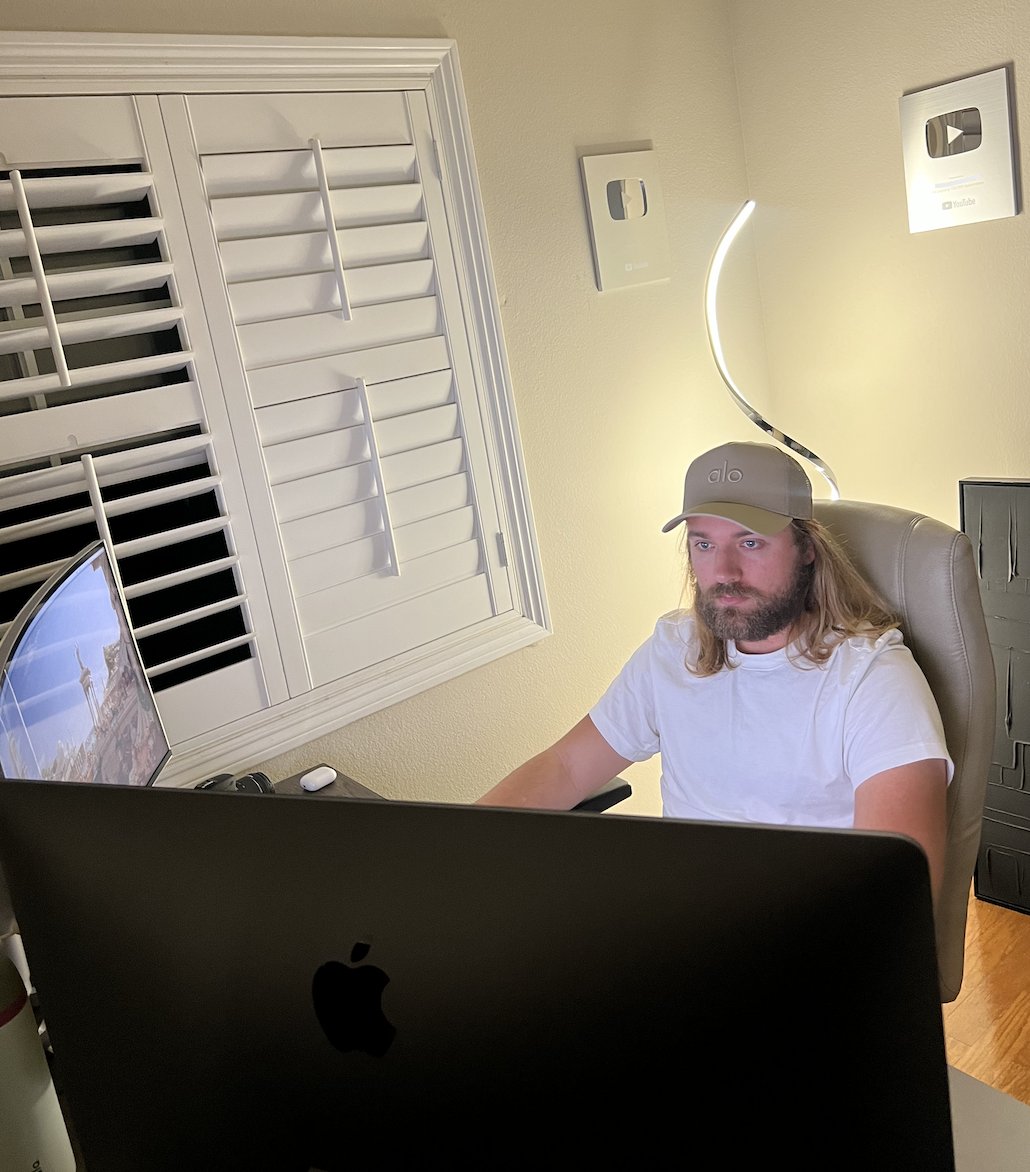 devoncnp's tweet image. Want to write YouTube scripts that get millions of views?
I put together a 12 page guide on writing viral YouTube Scripts
Want it? Comment "scripts" and I'll shoot it over to you (must follow)