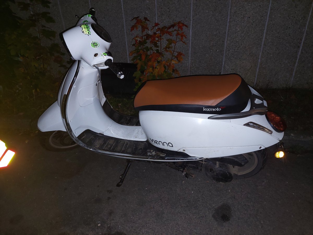 NSRAPT's tweet image. #RCRT saw this motorcycle riding around #Sudbury in the dark with no lights on last night so went to stop it but the rider decided to dump it and run so rider is now minus a bike #seized #noinsurance #failtostop #s165 @SuffolkPolice #1462