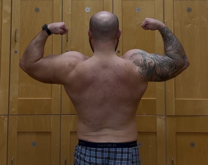HandymanBulked's tweet photo. Delts?  ✅ https://t.co/ejAdwLenRd