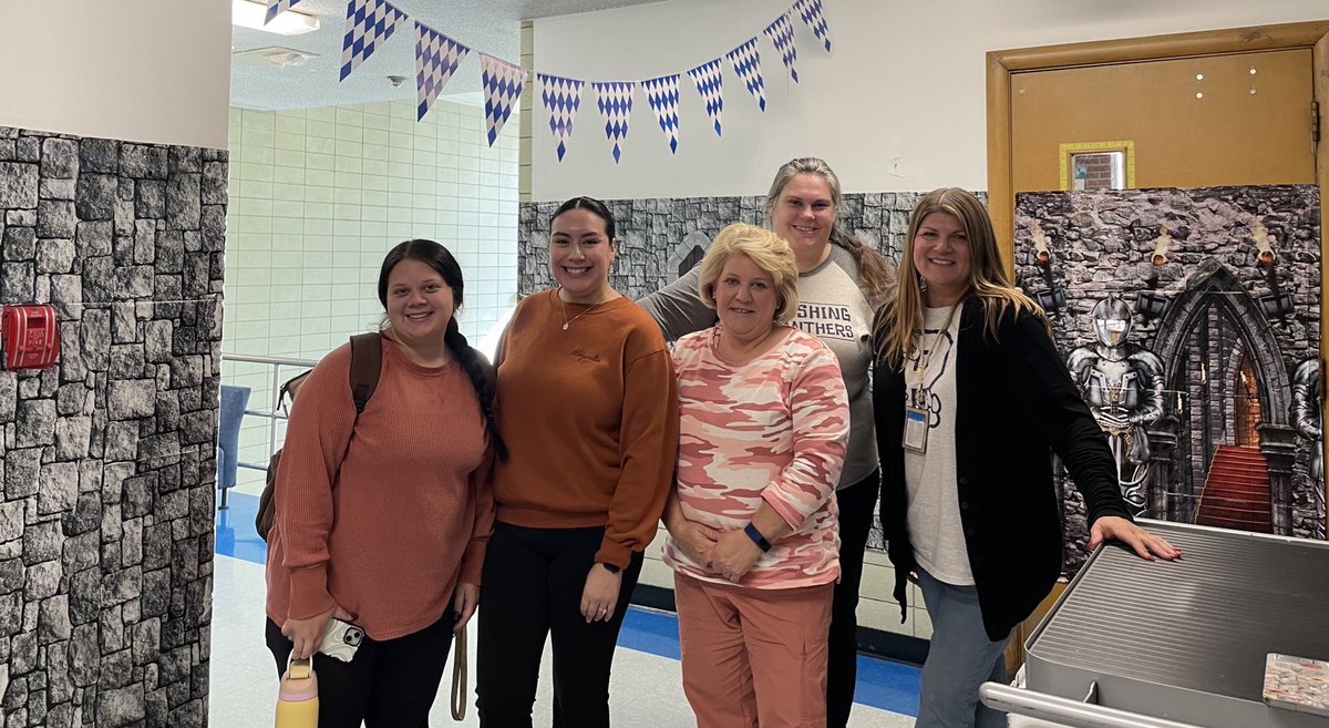This team transformed the hallways, making everyone feel like they suddenly stepped foot into Empires in the Middle Ages! 👑🛡️#teampershing #d100inspires <a href="/Amplify/">Amplify</a> <a href="/Ms_Bazz/">Diona Iacobazzi</a>