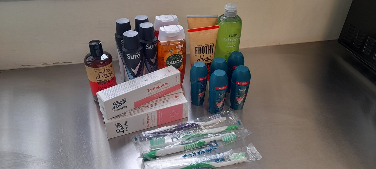 A few toiletries  courtesy of <a href="/thehygienebank/">thehygienebank</a>  via our lovely  colleagues in the <a href="/EkhuftAllAgeSGT/">EKHUFT All Age Safeguarding Team</a> <a href="/LouiseFortune94/">Louise Fortune</a>  team at William Harvey Hospital <a href="/EKHUFT/">East Kent Hospitals</a> <a href="/TherapiesEKHUFT/">EKHUFT Therapies</a> 
🙂