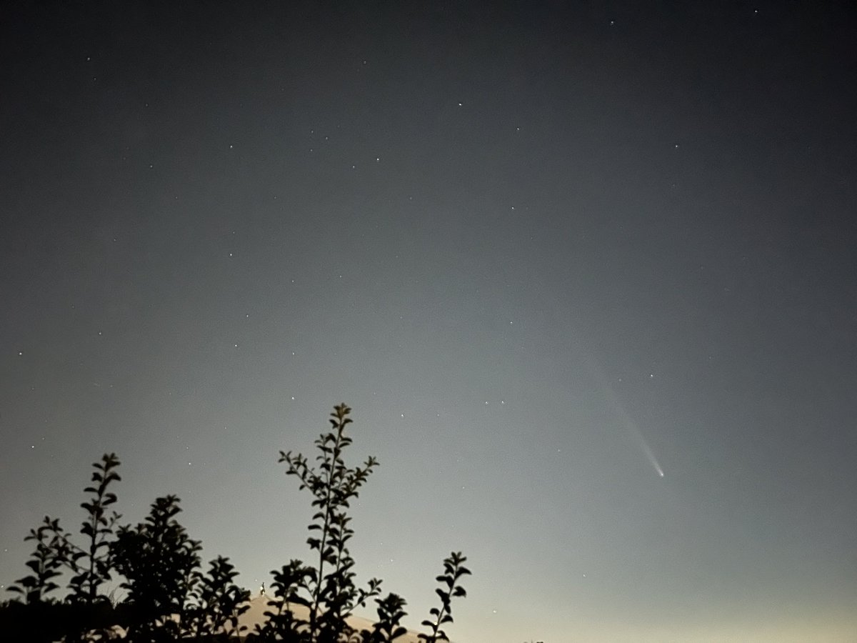 shah_ps's tweet image. Sky not holding back this week. Sunet comet to Sunrise rainbow!