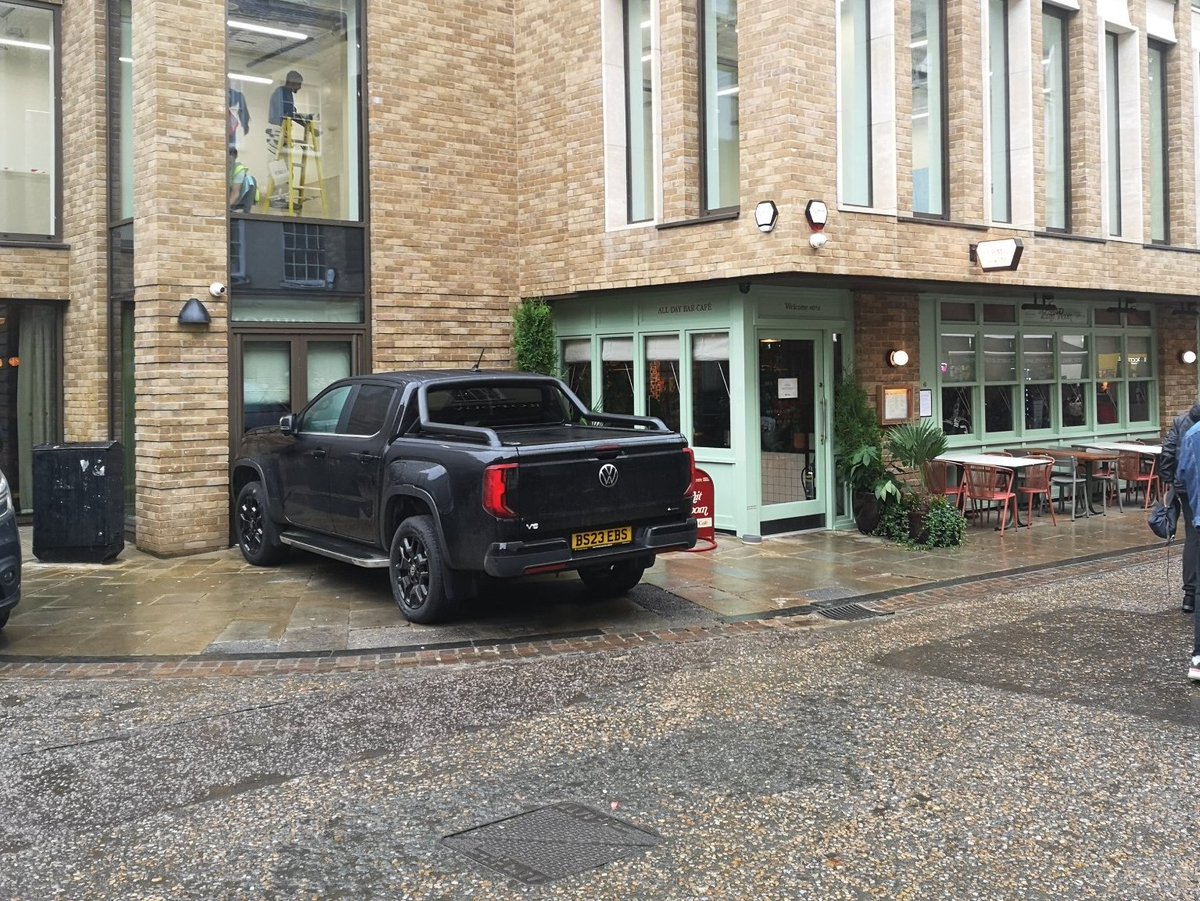 Badly Parked Oxford tweet media