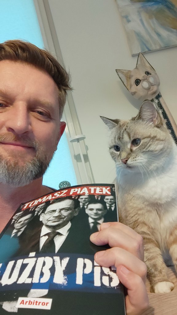 Właśnie odebrałem najnowszą książkę <a href="/Tomasz5ek/">Tomasz Piątek #ResetObywatelski</a> "Służby PiS" 📚
Szykujemy się wraz z SiSi na bardzo ciekawą lekturę 💥😉🦆
#SłużbyPiS