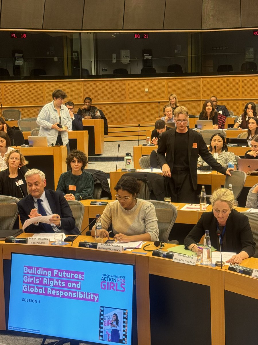 EUgirlsweek's tweet photo. 1st session with MEPs
@RobertBiedron , Melissa Camara and @HannaGedin 🗣️ https://t.co/D4nhyViOmt