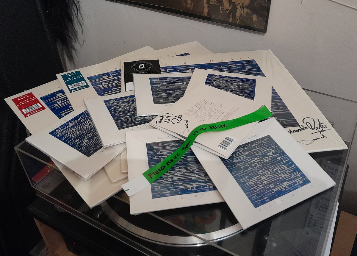 funparkfugitive's tweet image. Yeah, it's a pretty decent 'Limits of Language' pre-order haul, but I'm thinking ahead for Christmas, honest 🎄🎁😉

And I still have my eye on the new LoL tea towel 😄

#LimitsofLanguage #crashthecharts @fieldmusicmusic @memphisind