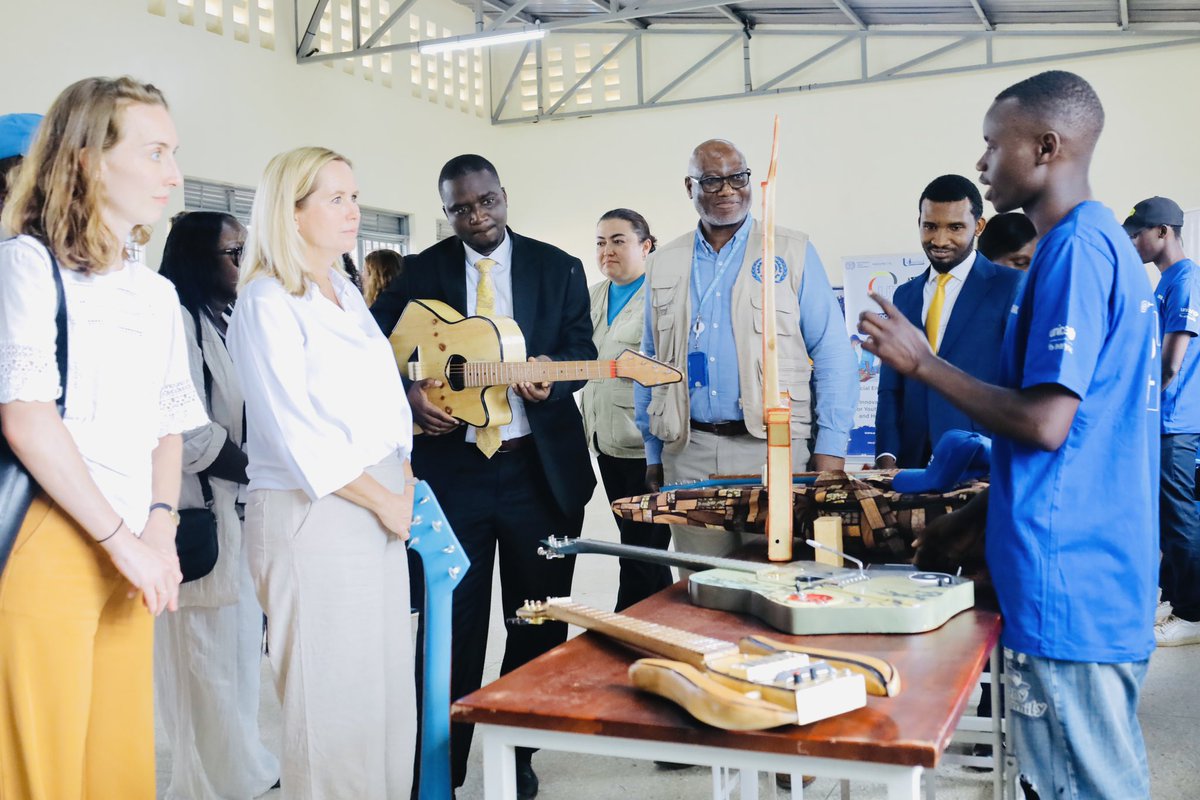 _UnleashedUG's tweet image. Thrilled to welcome Honorable Minister @ministerBHO in Nakivale!
We showcased UNLEASHED's impactful work with @IloProspects, empowering #youth through social entrepreneurship & innovation, creating jobs & brighter futures!
@Stephen__OPIO
@aryatwijukaphil
@namuyaba15