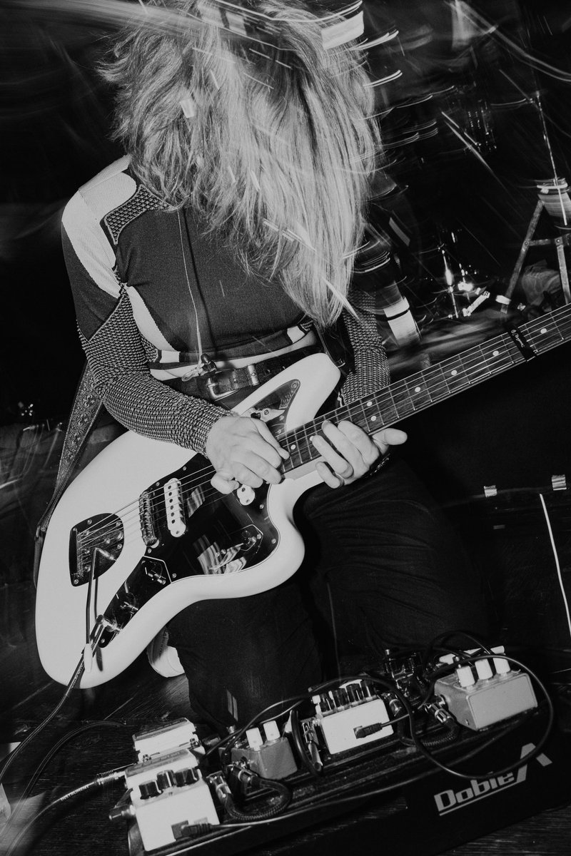 Gracias a todos por venir a despedir Tiene que Haber un Mapa en <a href="/StrummerBar/">StrummerBar</a> , 🔥
Muchas más guitarras muy pronto 

📷<a href="/CarlosLuis0710/">Charlieriobueno</a>