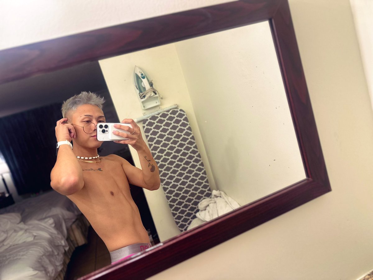Happy birthday to me. Life has been not great almost got murdered in my home,
I have had to tough out a hurricane in my car part time, and trying to figure out sudden homelessness again it’s not great but atleast I’m still alive to see another year. Send me some birthday love 🎁