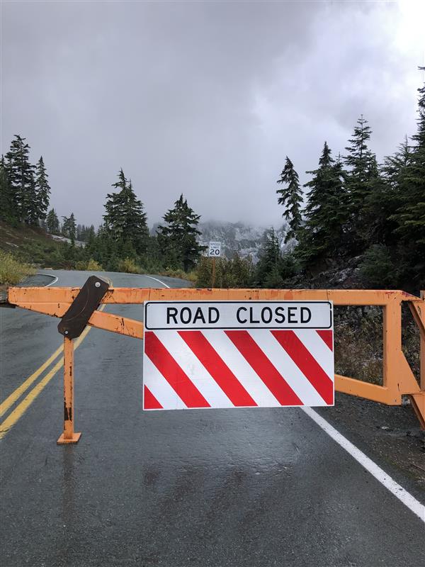 wsdot_north's tweet image. NOW CLOSED: 8AM, this morning, 10/16, the final 2.7 miles of SR 542/Mt. Baker Hwy, the road to Artist Point (MP 54) CLOSED for the winter 🗻❄️

➡️SR 542 remains open to up to the seasonal closure point. Winter recreationalists should still monitor conditions throughout the season