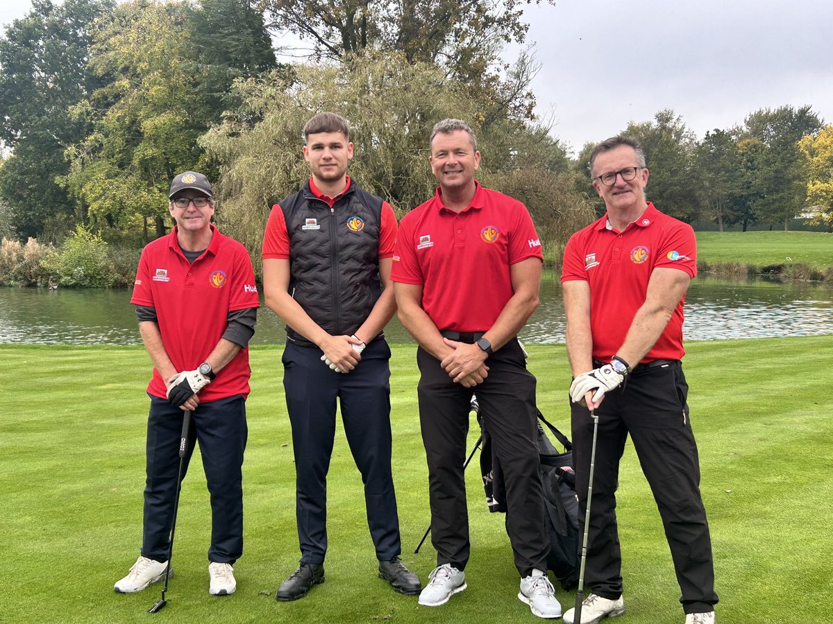 🏴󠁧󠁢󠁷󠁬󠁳󠁿 Team Wales enjoying the mild weather on the course today!
