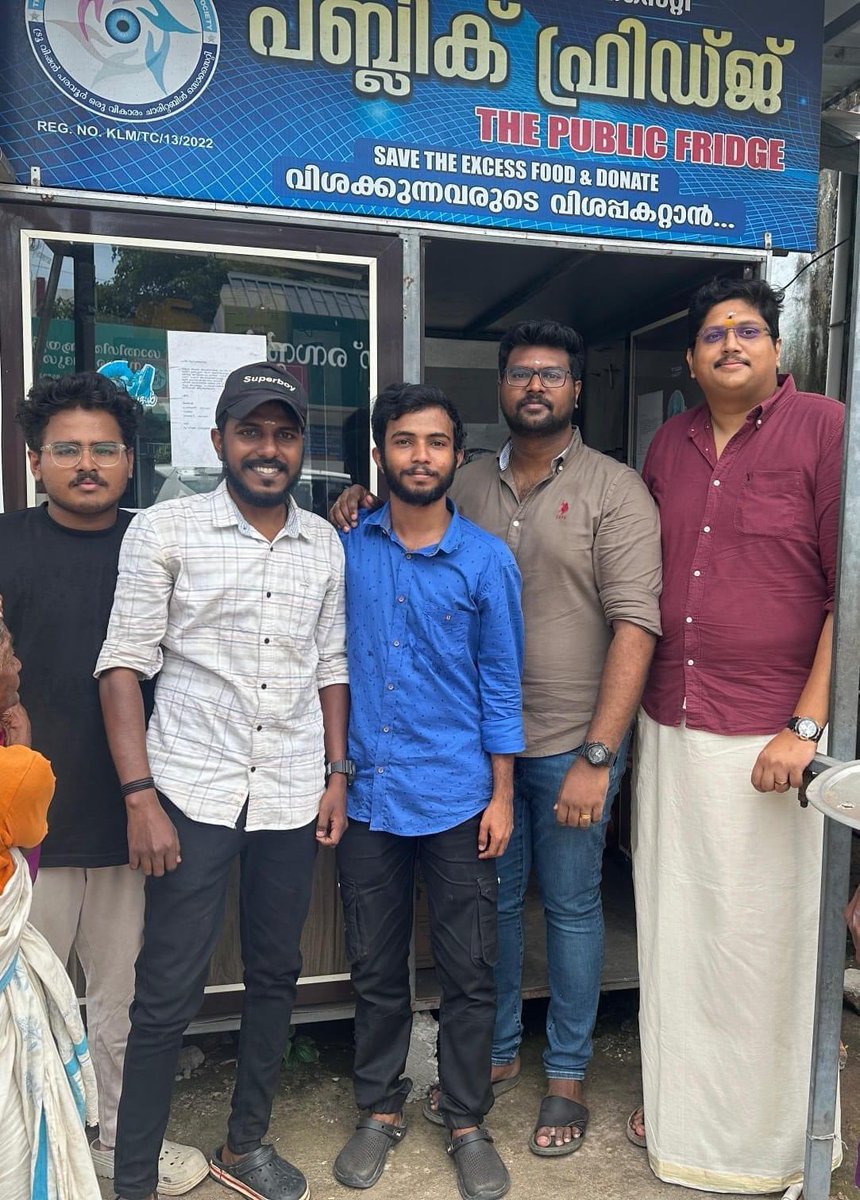 PFCKollamDC's tweet photo. രാജുവേട്ടന്റെ ജന്മദിനത്തോടനുബന്ധിച്ച് പൃഥ്വിരാജ് ഫാൻസ് പരവൂർ (കൊല്ലം DC) നടത്തുന്ന ജീവകാരുണ്യ പ്രവർത്തനങ്ങളുടെ ഭാഗമായി പരവൂർ പബ്ലിക് ഫ്രിഡ്ജിലും നെടുങ്ങോലം ഗവൺമെന്റ് ആശുപത്രിയിലും ഭക്ഷണം വിതരണം ചെയ്തു❤

#PrithvirajSukumaran #KollamDistrictCommittee #ParavurUnit
@PrithviOfficial https://t.co/jXwTdWvDnW