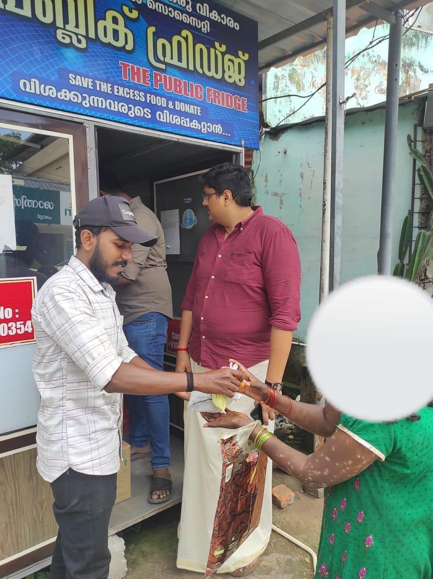 PFCKollamDC's tweet photo. രാജുവേട്ടന്റെ ജന്മദിനത്തോടനുബന്ധിച്ച് പൃഥ്വിരാജ് ഫാൻസ് പരവൂർ (കൊല്ലം DC) നടത്തുന്ന ജീവകാരുണ്യ പ്രവർത്തനങ്ങളുടെ ഭാഗമായി പരവൂർ പബ്ലിക് ഫ്രിഡ്ജിലും നെടുങ്ങോലം ഗവൺമെന്റ് ആശുപത്രിയിലും ഭക്ഷണം വിതരണം ചെയ്തു❤

#PrithvirajSukumaran #KollamDistrictCommittee #ParavurUnit
@PrithviOfficial https://t.co/jXwTdWvDnW