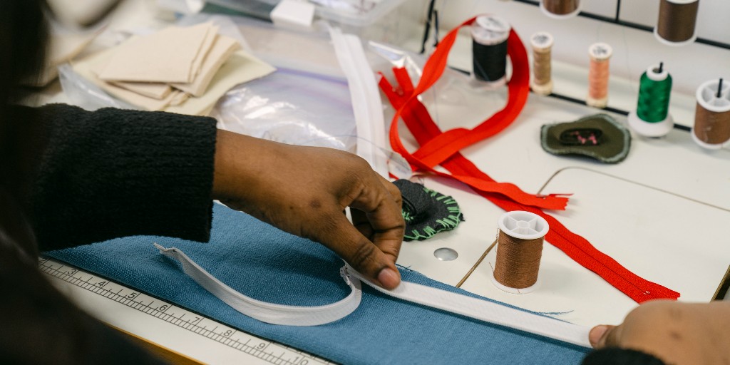 It’s #CircularEconomyMonth! 🌍 Join us &amp; our Community Reduce &amp; Reuse Partners for workshops all month to learn practical ways to reduce waste &amp; embrace sustainability.

Topics include:
🔧 Clothing repair
🚲 Bike maintenance
🛠 Appliance repair

More: toronto.ca/services-payme…