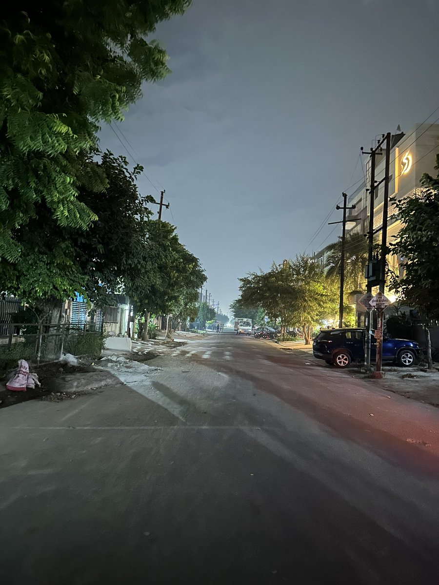 arvikasmittal's tweet photo. Sir
Please see street lights are not working in front of B 34 and B 35 sector 67 , actually whole street is dark @noida_authority https://t.co/vNpUBRs3Qy