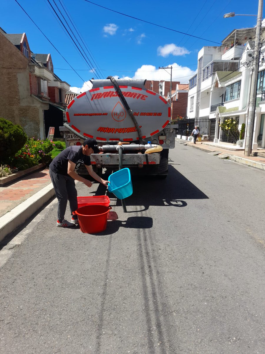 Veolia_Tunja's tweet photo. En el barrio Santa Inés, en la Cra. 2 # 35A - 60, a esta hora se entrega agua por medio de carrotanque. https://t.co/GzL1YyzqLB