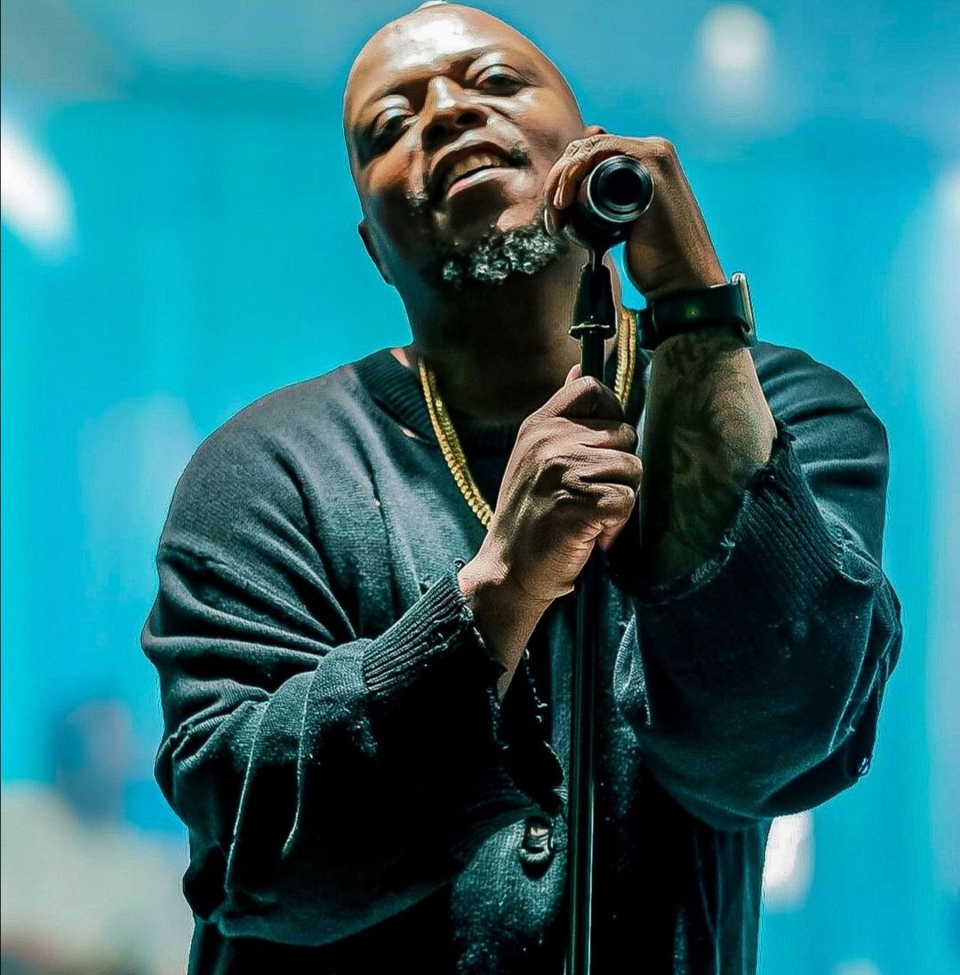 Musa_Khawula's tweet photo. Dineo Moloisane's boyfriend of 29 days; Press Sihlangu owes Sliq Records and The Lounge located in Virginia; Free State an amount of R25 000.

Press Sihlangu was scheduled to perform at the 'All Black: Soul & R&B' event on 05th October 2024.

Press Sihlangu opted to go on holiday with his girlfriend of 29 days Dineo Moloisane.

Press Sihlangu has since been ignoring the event organizers who are demanding their refund since he failed to honor his duties.