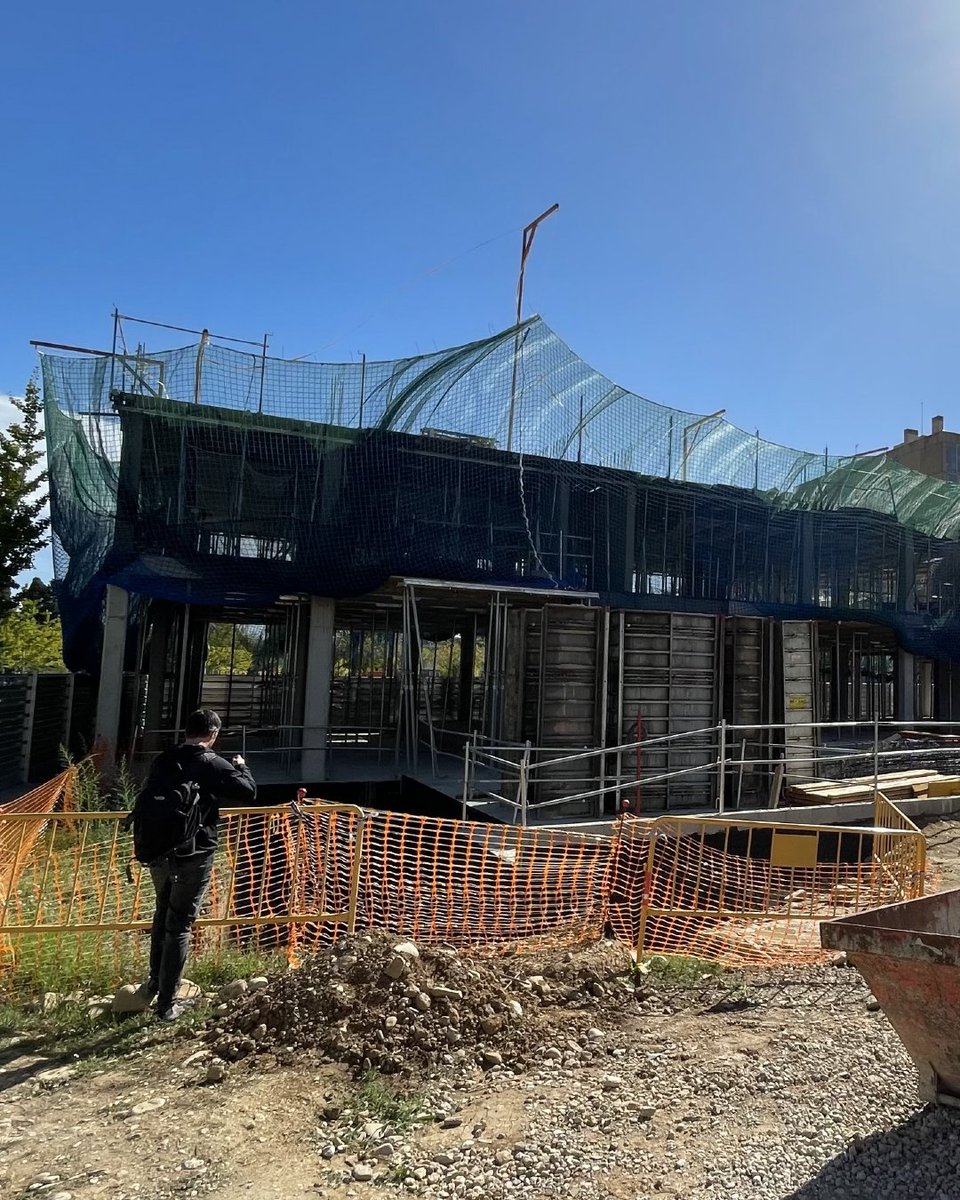 omplim's tweet photo. Girona 009 ja va per la primera planta! 🚧 Després de completar els treballs de fonamentació i murs de contenció, ara estem en plena execució de l'estructura. Això ja va agafant alçada! https://t.co/UHYwzMGNDt