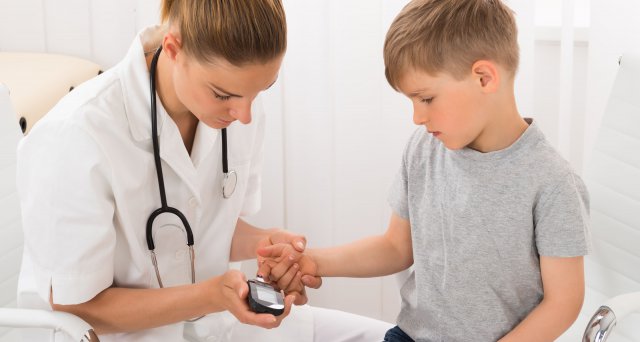 Dt_Aerzteblatt's tweet photo. Anstieg von Typ-2-Diabetes bei Kindern und Jugendlichen nach COVID-19:  Cleveland – Ein Anstieg der Erkrankungen am Typ-2-Diabetes bei Kindern und Jugendlichen, der bereits vor 2020 nachweisbar war, hat sich während der Pandemie beschleunigt. Eine… https://t.co/ZSIVvL8Gd9 https://t.co/ugu9NeiX3L