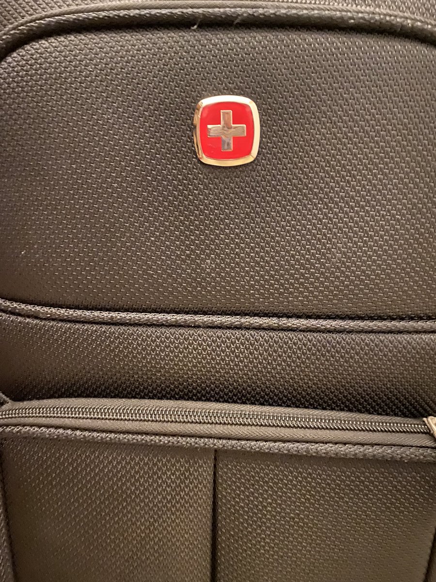ginadimeo's tweet photo. This is what a @SWISSGEAR carry on bag looks like only after a few months. It’s their best seller but it’s crap. They also promise a 10 y warranty but it’s a lie. Better buy another brand… @amazonmusic doesn’t care either #CarryOn https://t.co/lgfzyi2XX2