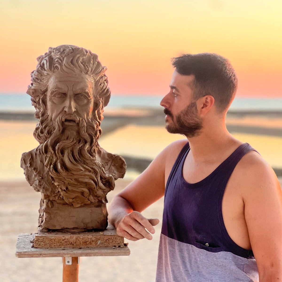 cotidianavitae's tweet photo. FESTIVAL ROMANO DE SANTIPONCE: Este sábado por la tarde disfrutaremos del arte de la escultura de manos de José Miguel Mosquero. Una performance artística extraordinaria. ¡Os esperamos!
Lugar: Plaza de la Constitución (acceso libre)
Hora: 16:00

#italicadespierta https://t.co/KRqyC1sMND