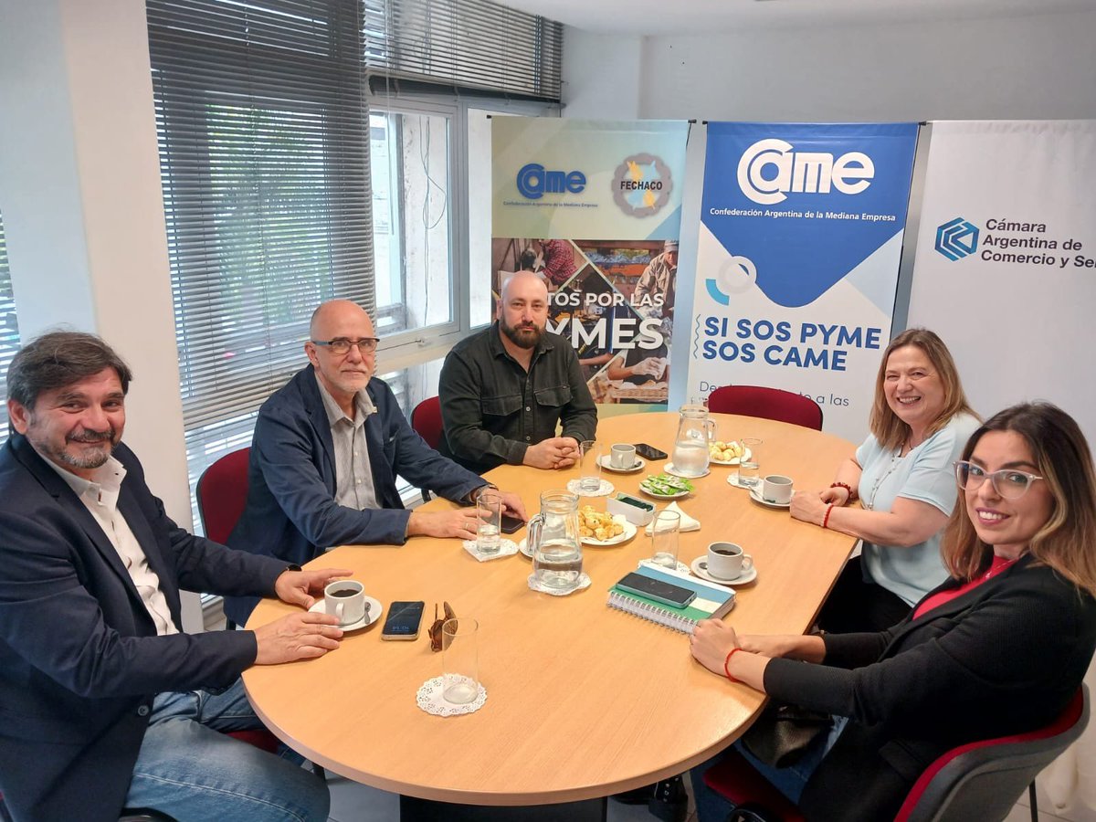 Nos reunimos en la <a href="/fechacochaco/">@fechacochaco</a> donde estamos realizando un trabajo interinstitucional que promueba la investigación y el desarrollo del sector cultural. Es importante visibilizar su importancia y el impacto que tiene en el turismo y el consumo como factor productivo.