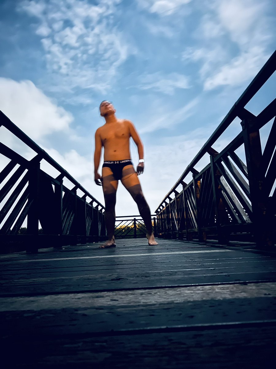 月光好明亮，彷彿置身白天

又來到沒人的地方裸裸，真的是舒服❤️