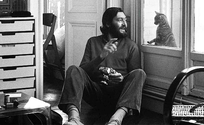 Não custa lembrar: Borges, Llosa, Juan Rulfo, García Márquez e uma penca de mestres eram fãs de outro gigante, Julio Cortázar. Inclusive, Gabo declarava publicamente a admiração e a inveja que sentia do escritor argentino, autor do clássico “Jogo da Amarelinha”. Vem de fio! +