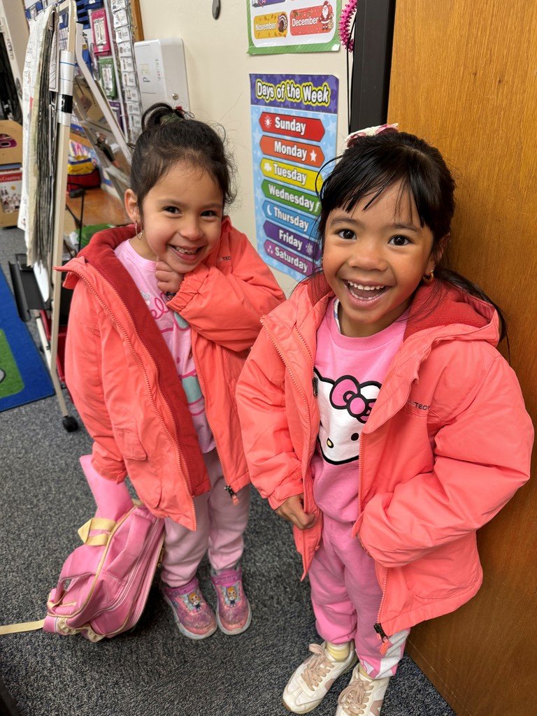 AberdeenLincoln's tweet image. That awesome moment when you walk into school and you have an unintentional twinsie...  Coordinating coats, pink Hello Kitty outfits, ponies, and smiles!! #smilingiscontagious #SoaringLincolnLights #GoEagles